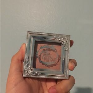 Pretty vulgar highlighter in shimmering swan